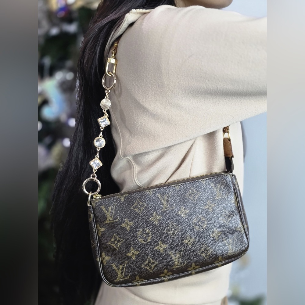 Louis Vuitton Elegant Brown Monogram Wristlet